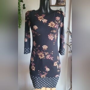 Le Chateau dress in a black floral design Size xxs